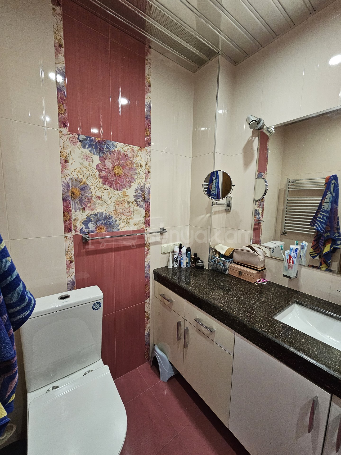 1 Սենյականոց Բնակարան Քարե Շենքում, 42քմ, 2/5 հարկ, Կապիտալ Վերանորոգված