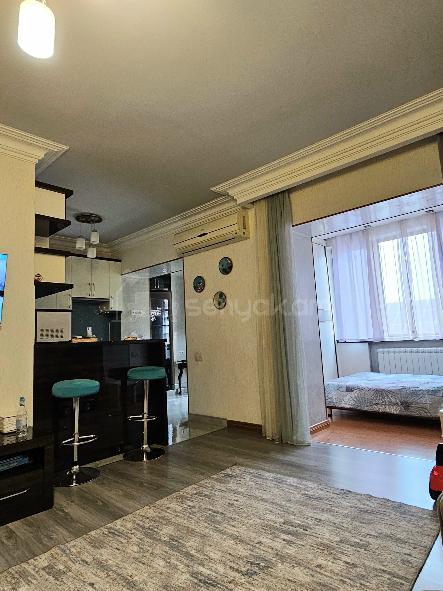 1 Սենյականոց Բնակարան Քարե Շենքում, 42քմ, 2/5 հարկ, Կապիտալ Վերանորոգված