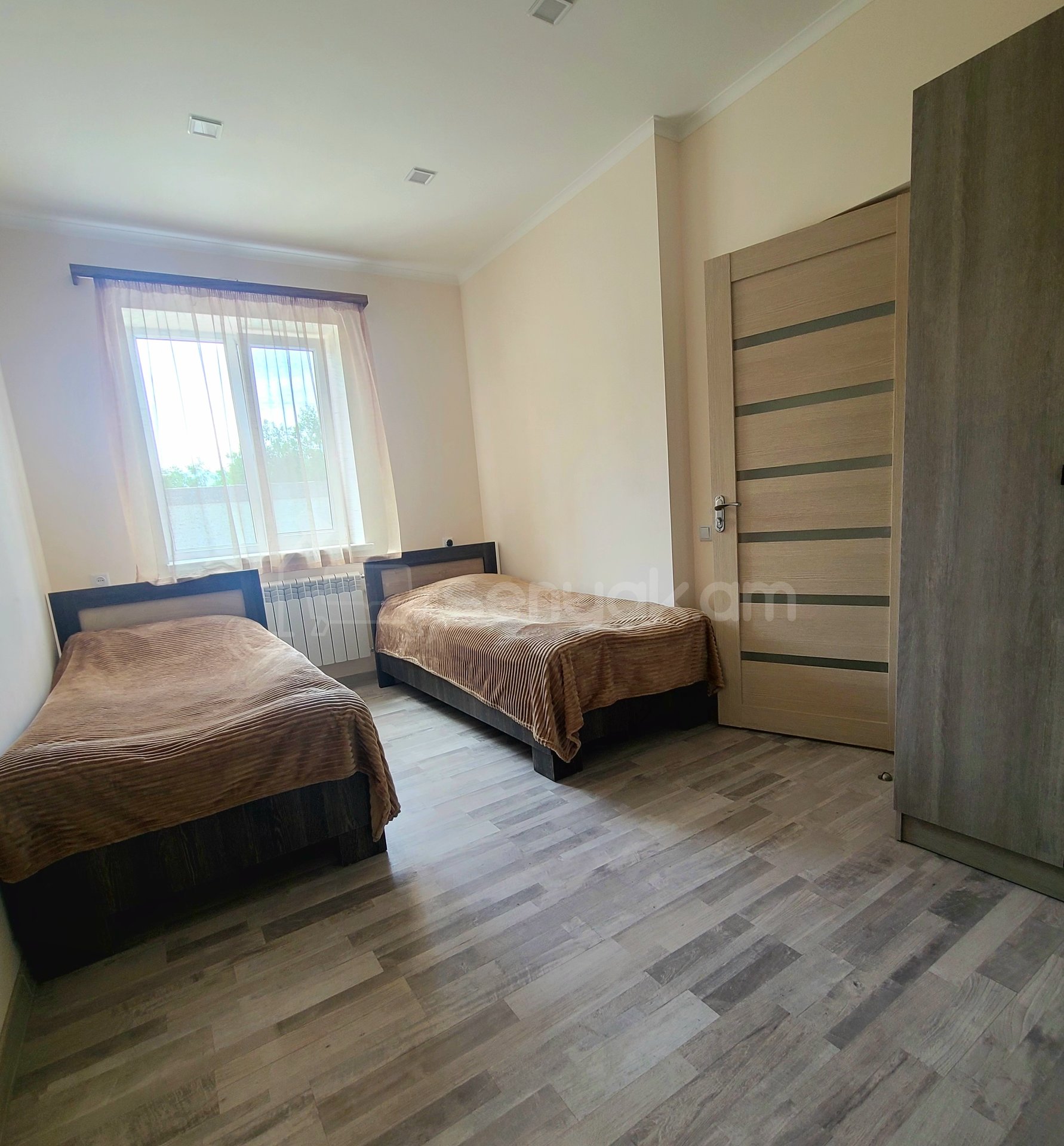 4 Սենյականոց Ամառանոց, 180քմ, Լողավազանով