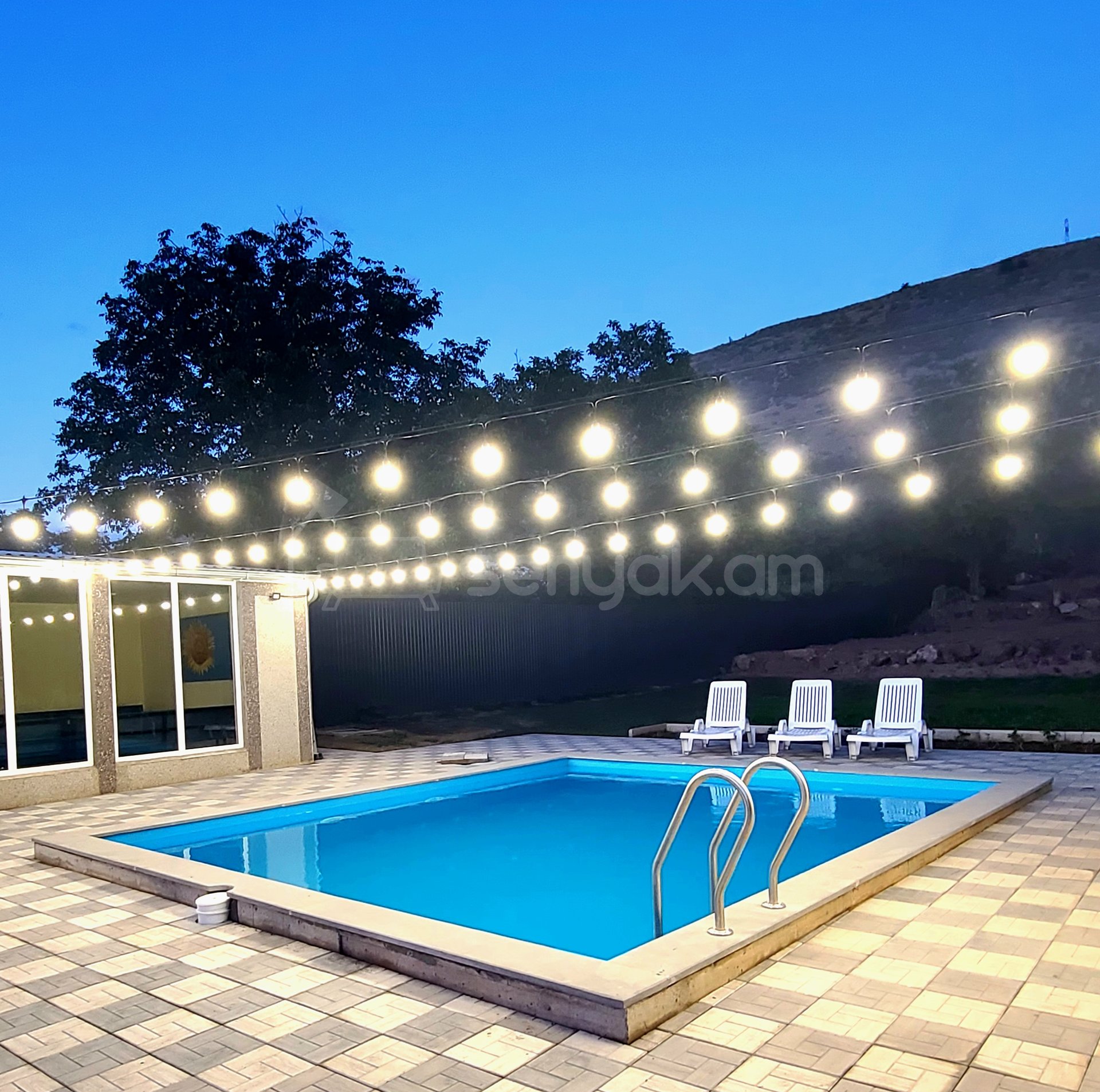 4 Սենյականոց Ամառանոց, 180քմ, Լողավազանով