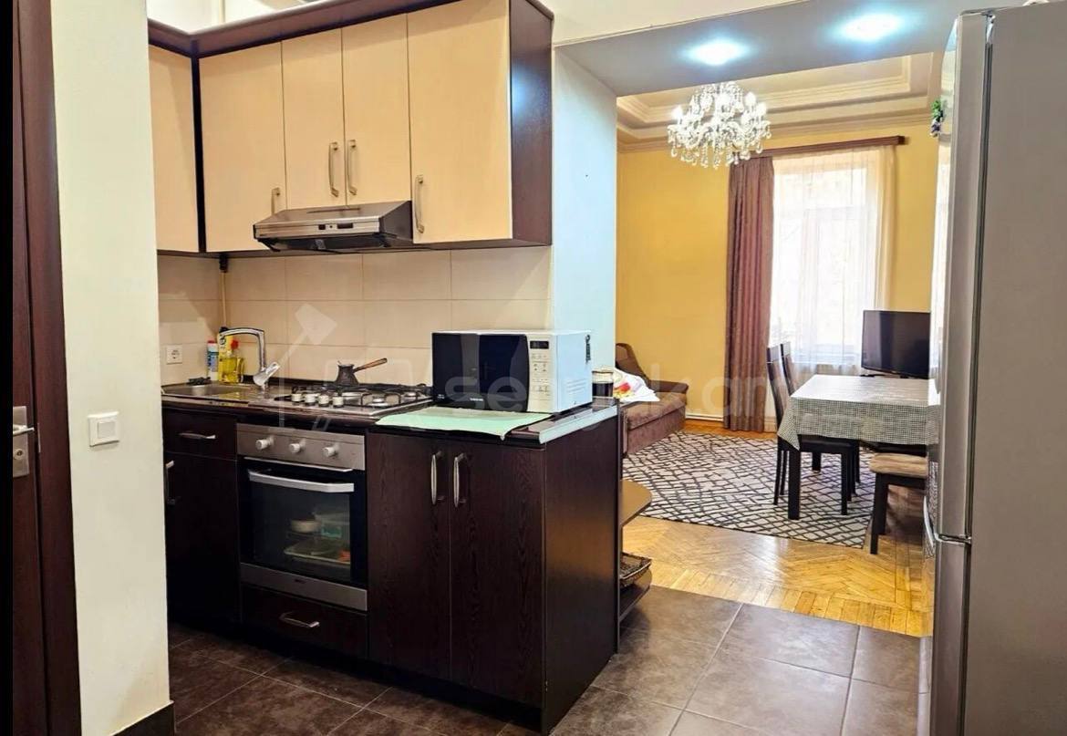 3 Սենյականոց Բնակարան Քարե Շենքում, 68քմ, 2/4 հարկ, Կապիտալ Վերանորոգված, Կահավորված