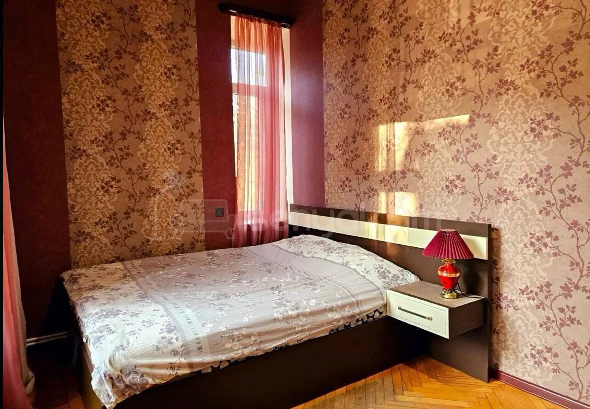 3 Սենյականոց Բնակարան Քարե Շենքում, 68քմ, 2/4 հարկ, Կապիտալ Վերանորոգված, Կահավորված