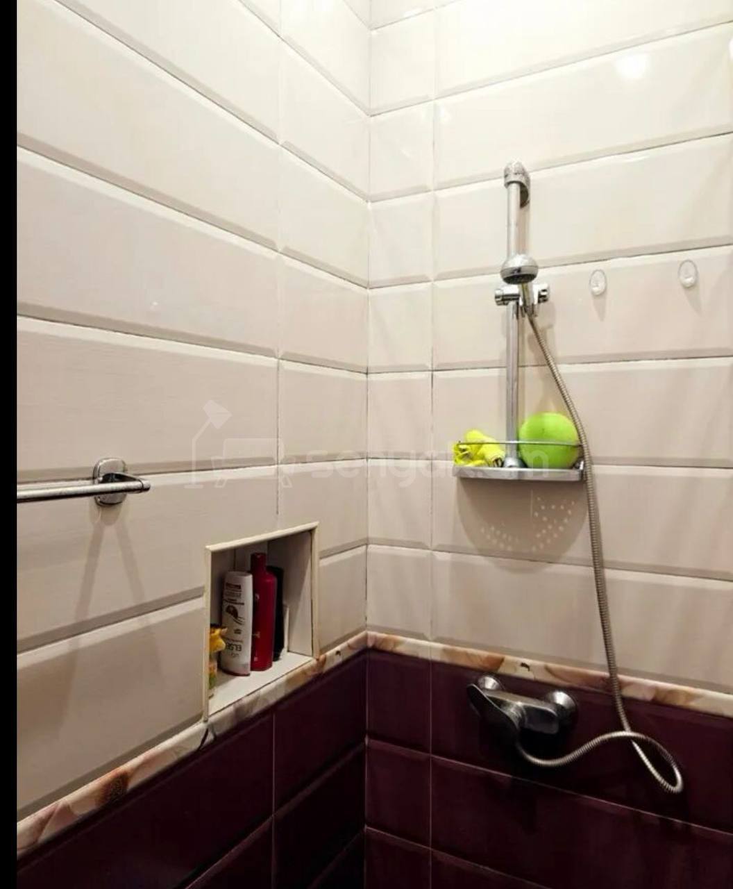 3 Սենյականոց Բնակարան Քարե Շենքում, 68քմ, 2/4 հարկ, Կապիտալ Վերանորոգված, Կահավորված