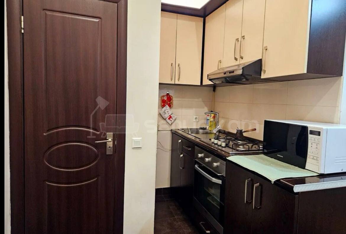 3 Սենյականոց Բնակարան Քարե Շենքում, 68քմ, 2/4 հարկ, Կապիտալ Վերանորոգված, Կահավորված