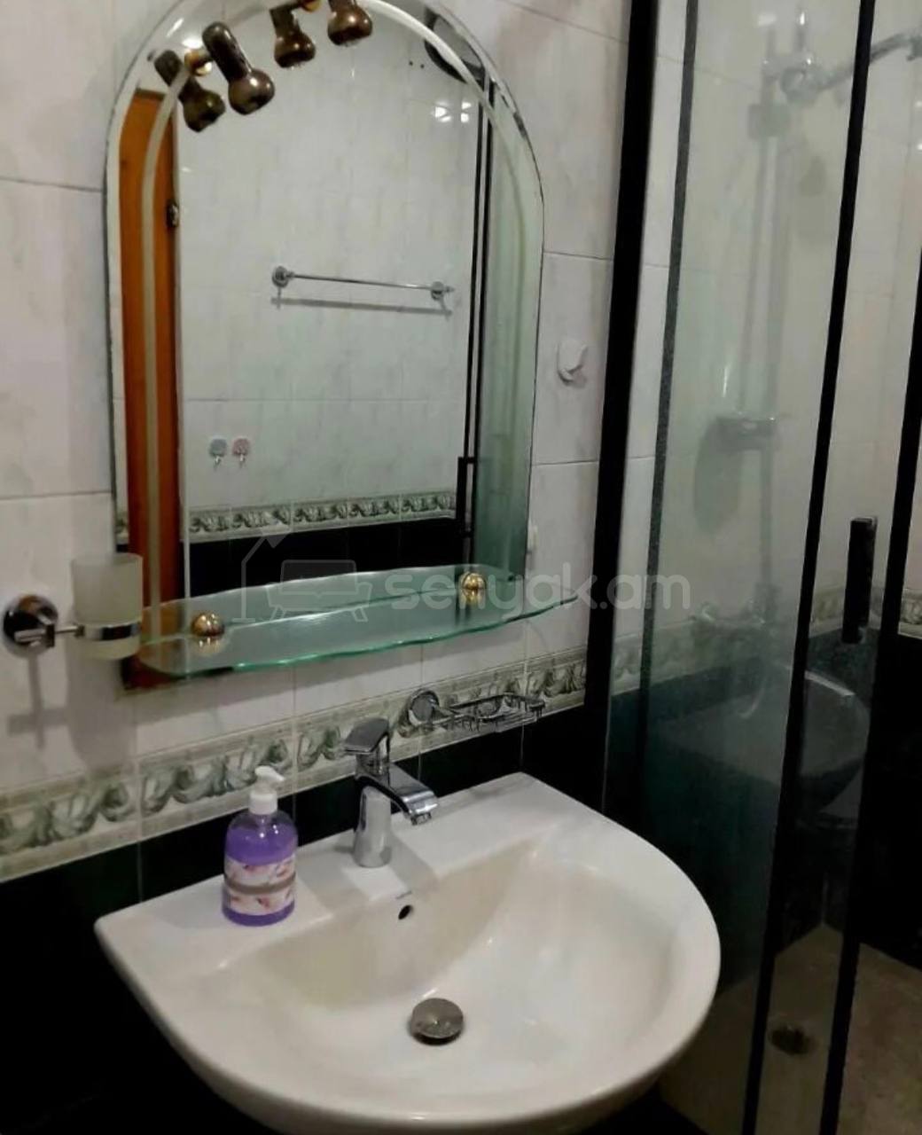 2 Սենյականոց Բնակարան Քարե Շենքում, 52քմ, 2/5 հարկ, Կապիտալ Վերանորոգված, Կահավորված