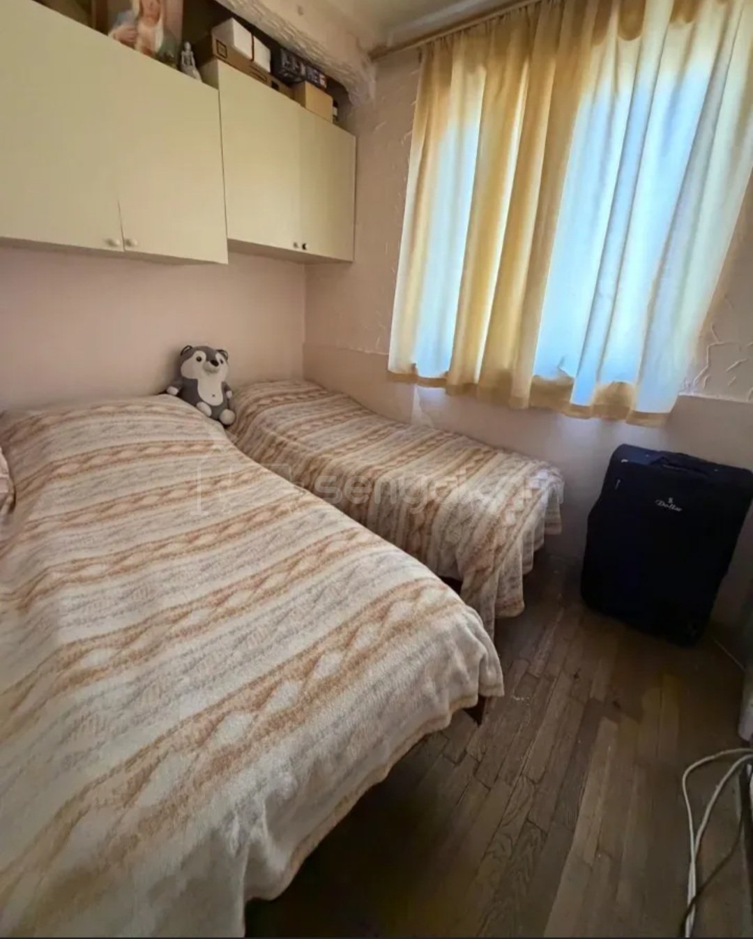 3 Սենյականոց Բնակարան Քարե Շենքում, 70քմ, 3/5 հարկ, Նորմալ Վիճակում, Կահավորված, Արևկող