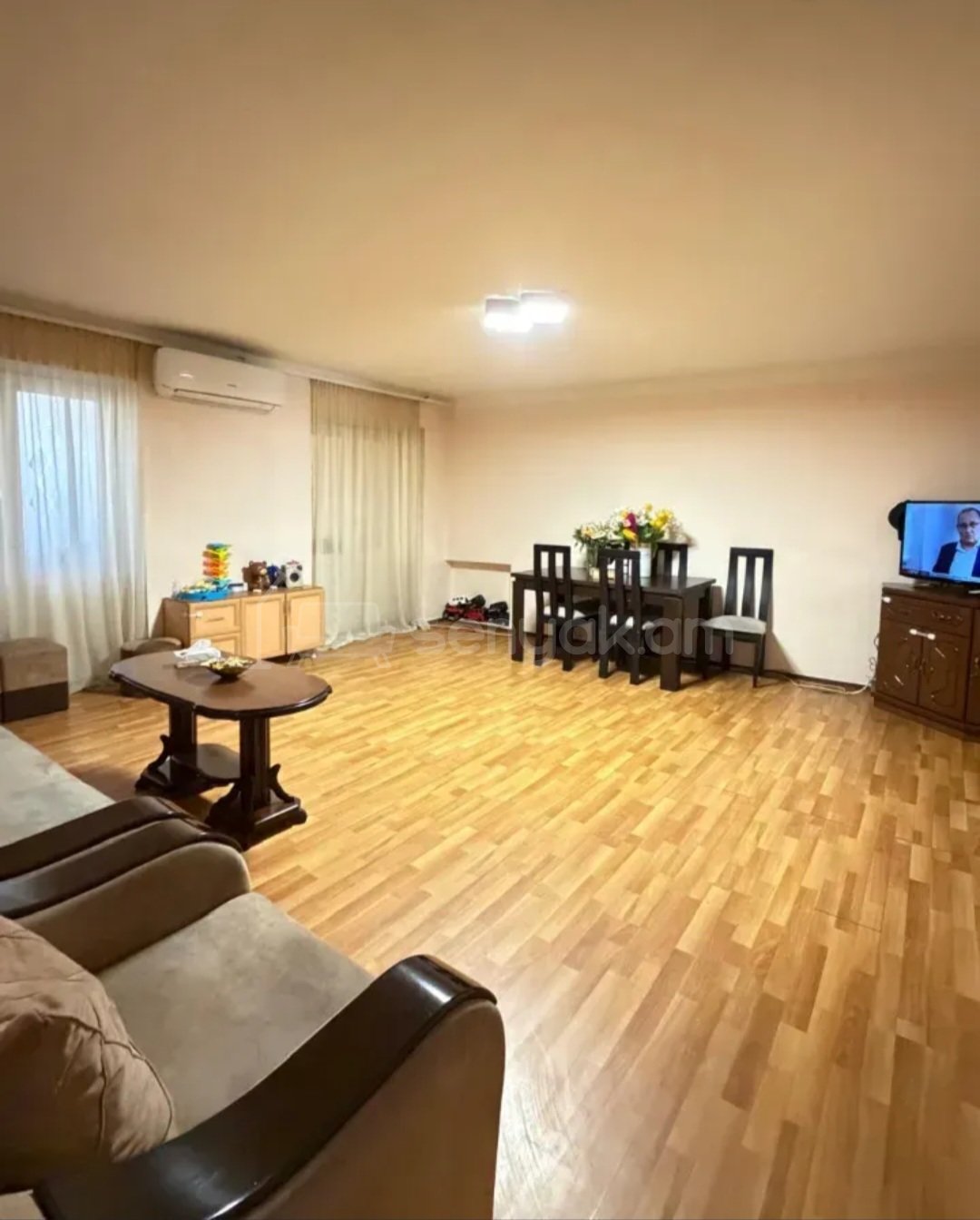 3 Սենյականոց Բնակարան Քարե Շենքում, 70քմ, 3/5 հարկ, Նորմալ Վիճակում, Կահավորված, Արևկող