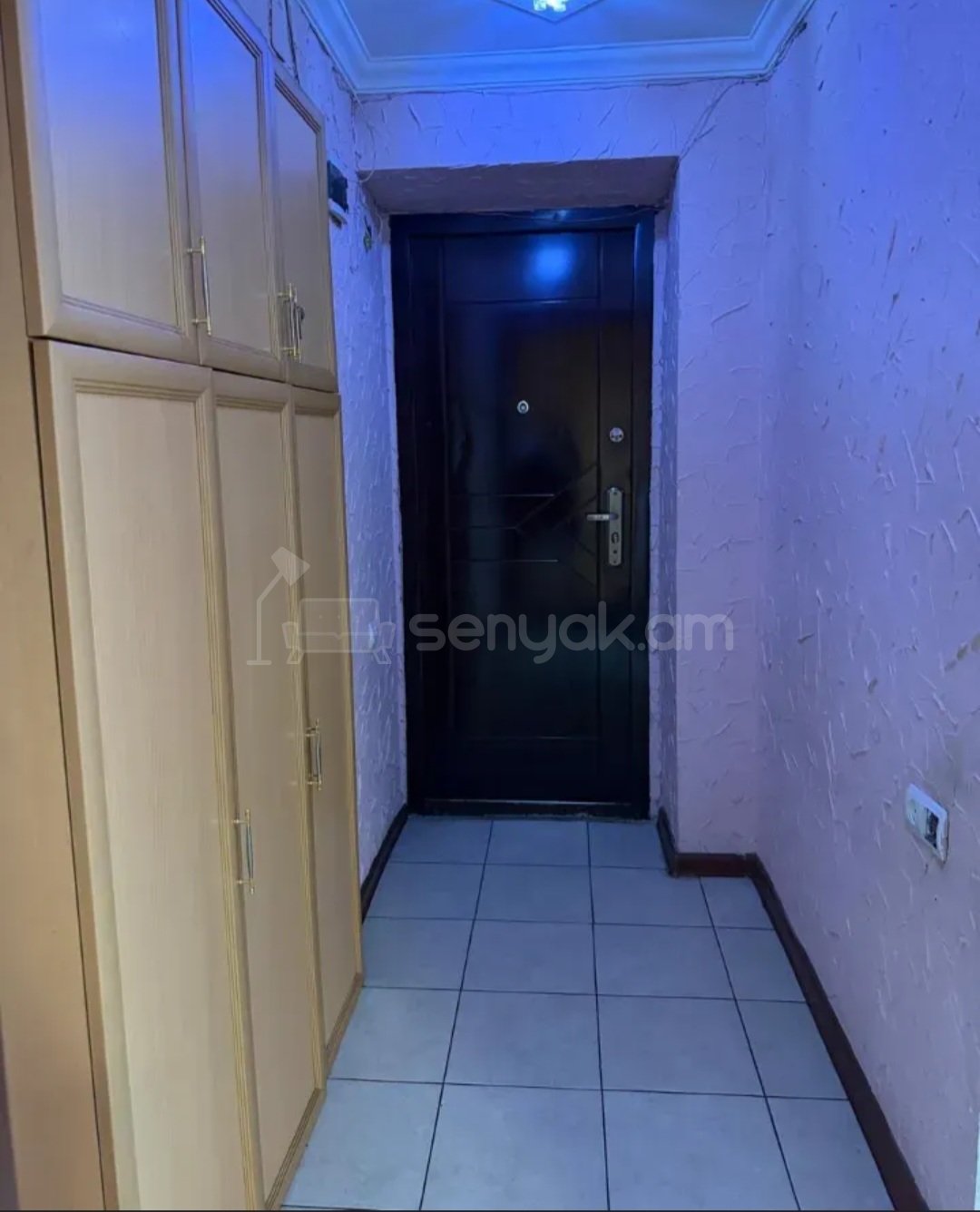 3 Սենյականոց Բնակարան Քարե Շենքում, 70քմ, 3/5 հարկ, Նորմալ Վիճակում, Կահավորված, Արևկող