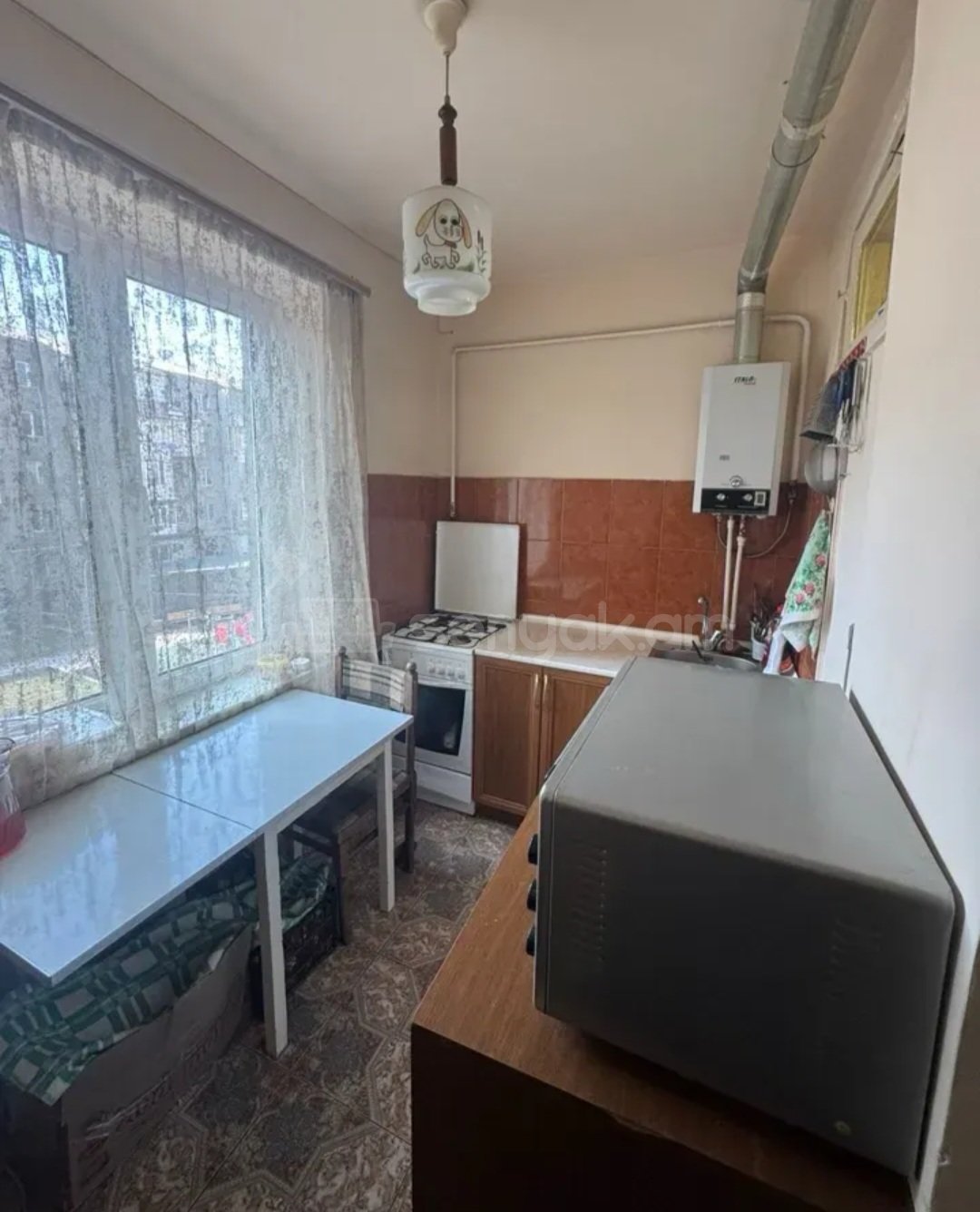 2 Սենյականոց Բնակարան Քարե Շենքում, 45քմ, 3/5 հարկ, Նորմալ Վիճակում, Կահավորված, Արևկող