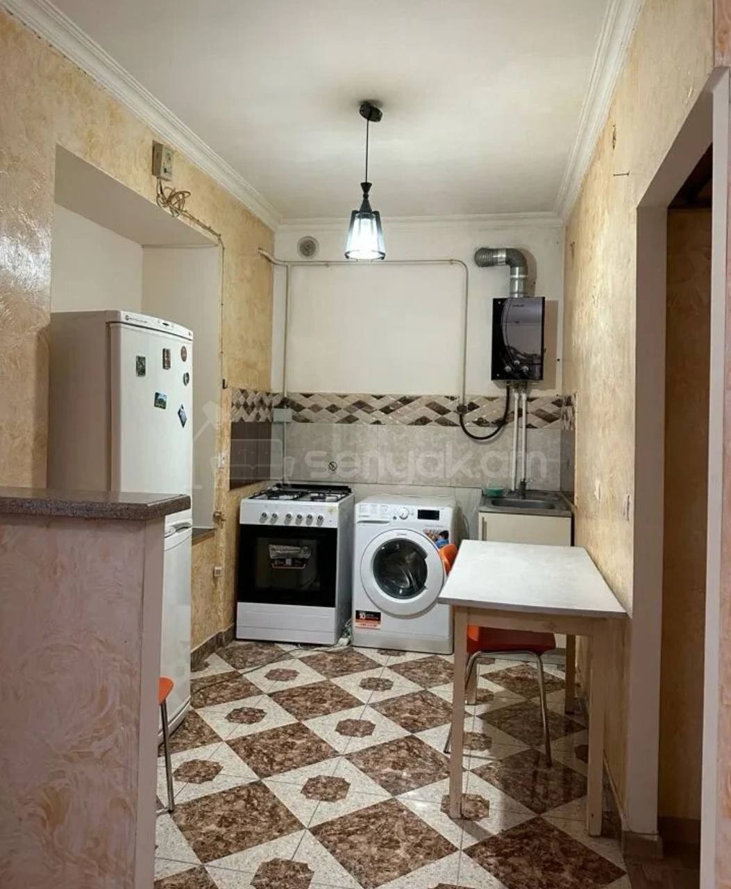 2 Սենյականոց Բնակարան Քարե Շենքում, 48քմ, 2/4 հարկ, Նորմալ Վիճակում, Կահավորված