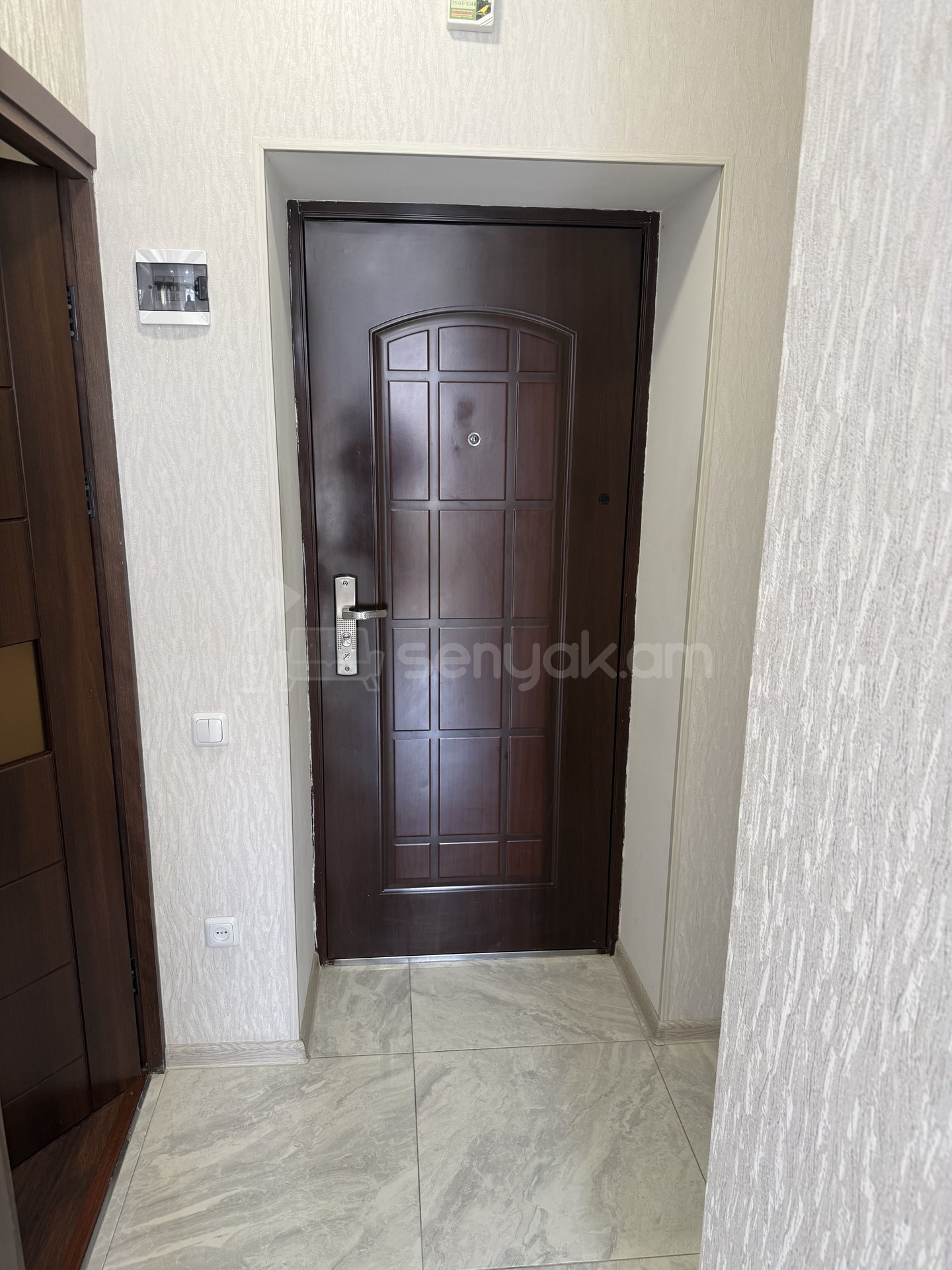 2 Սենյականոց Բնակարան Քարե Շենքում, 43քմ, 3/5 հարկ, Կապիտալ Վերանորոգված, Կահավորված, Արևկող