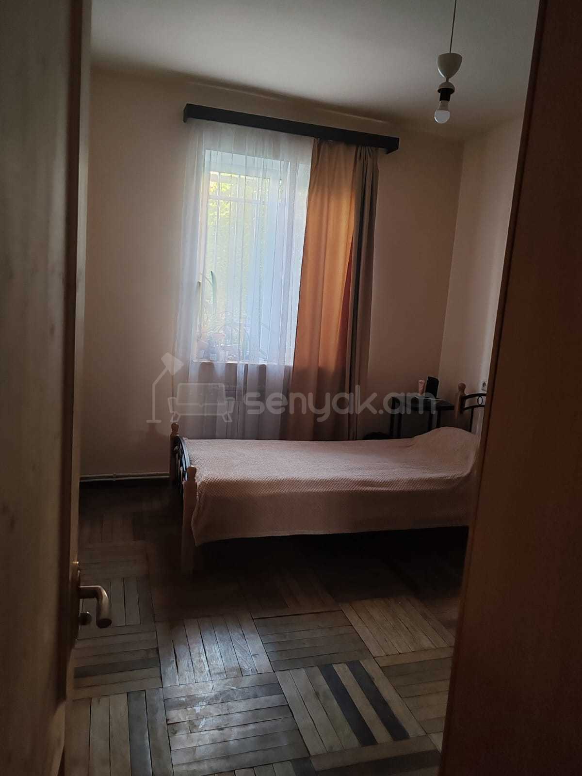 5 Սենյականոց Բնակարան Քարե Շենքում, 109քմ, 1/5 հարկ, Նորմալ Վիճակում