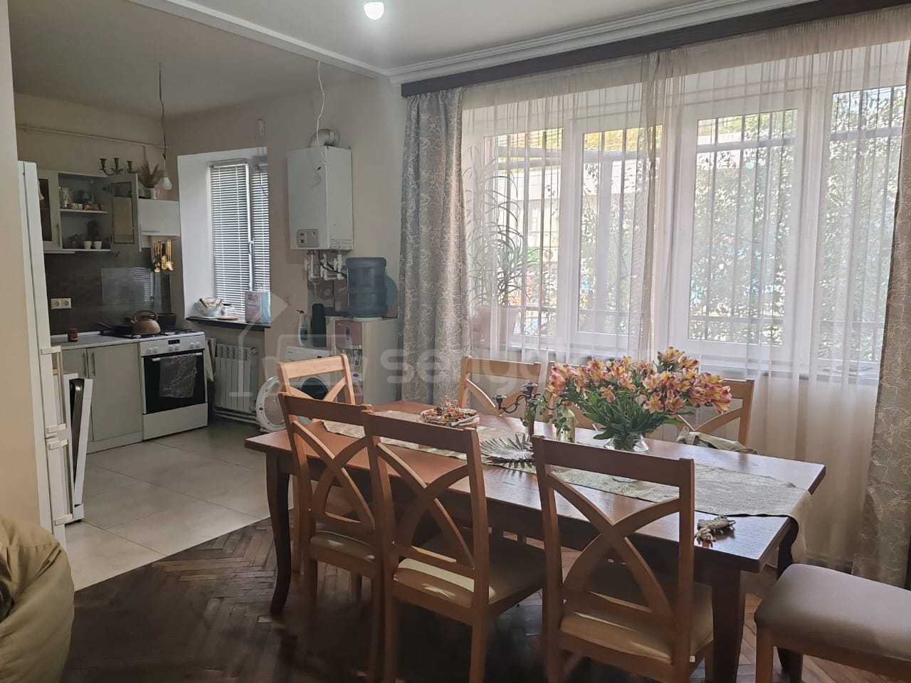 5 Սենյականոց Բնակարան Քարե Շենքում, 109քմ, 1/5 հարկ, Նորմալ Վիճակում