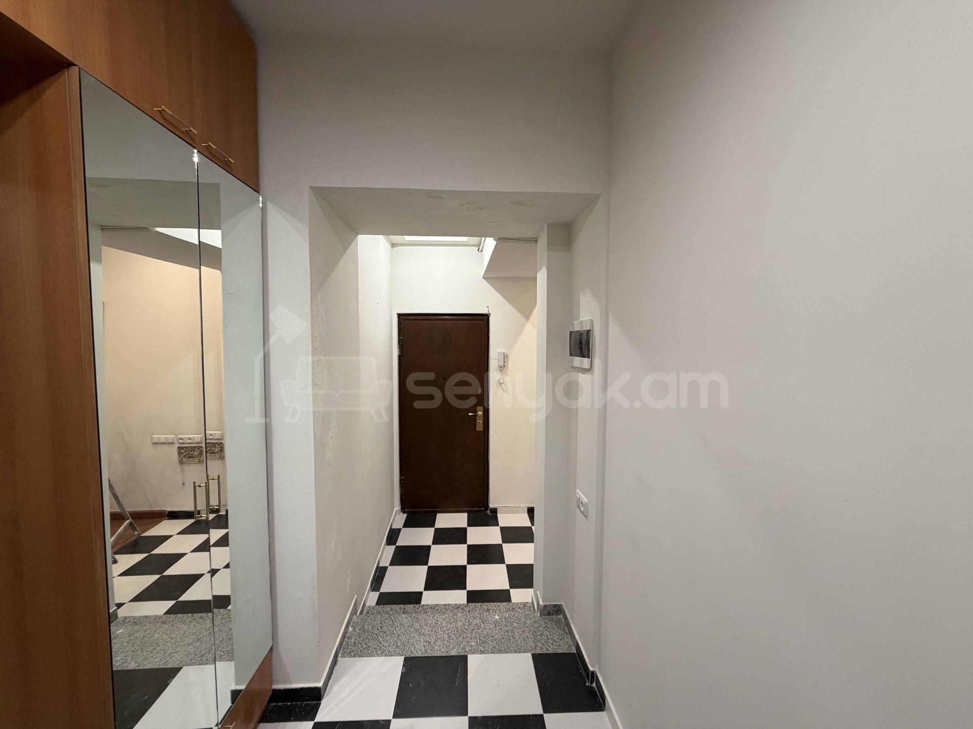 2 Սենյականոց Բնակարան Քարե Շենքում, 46քմ, 3/4 հարկ, Կապիտալ Վերանորոգված