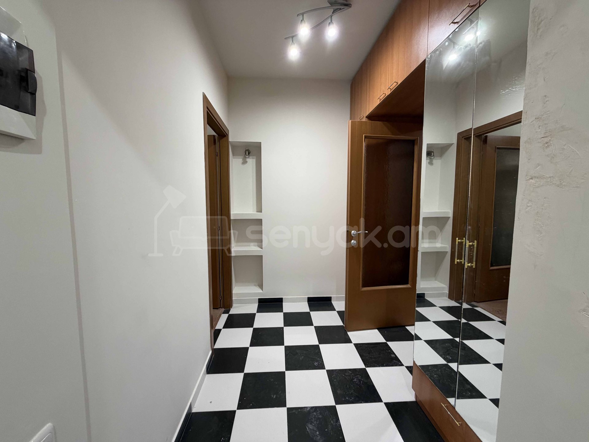 2 Սենյականոց Բնակարան Քարե Շենքում, 46քմ, 3/4 հարկ, Կապիտալ Վերանորոգված