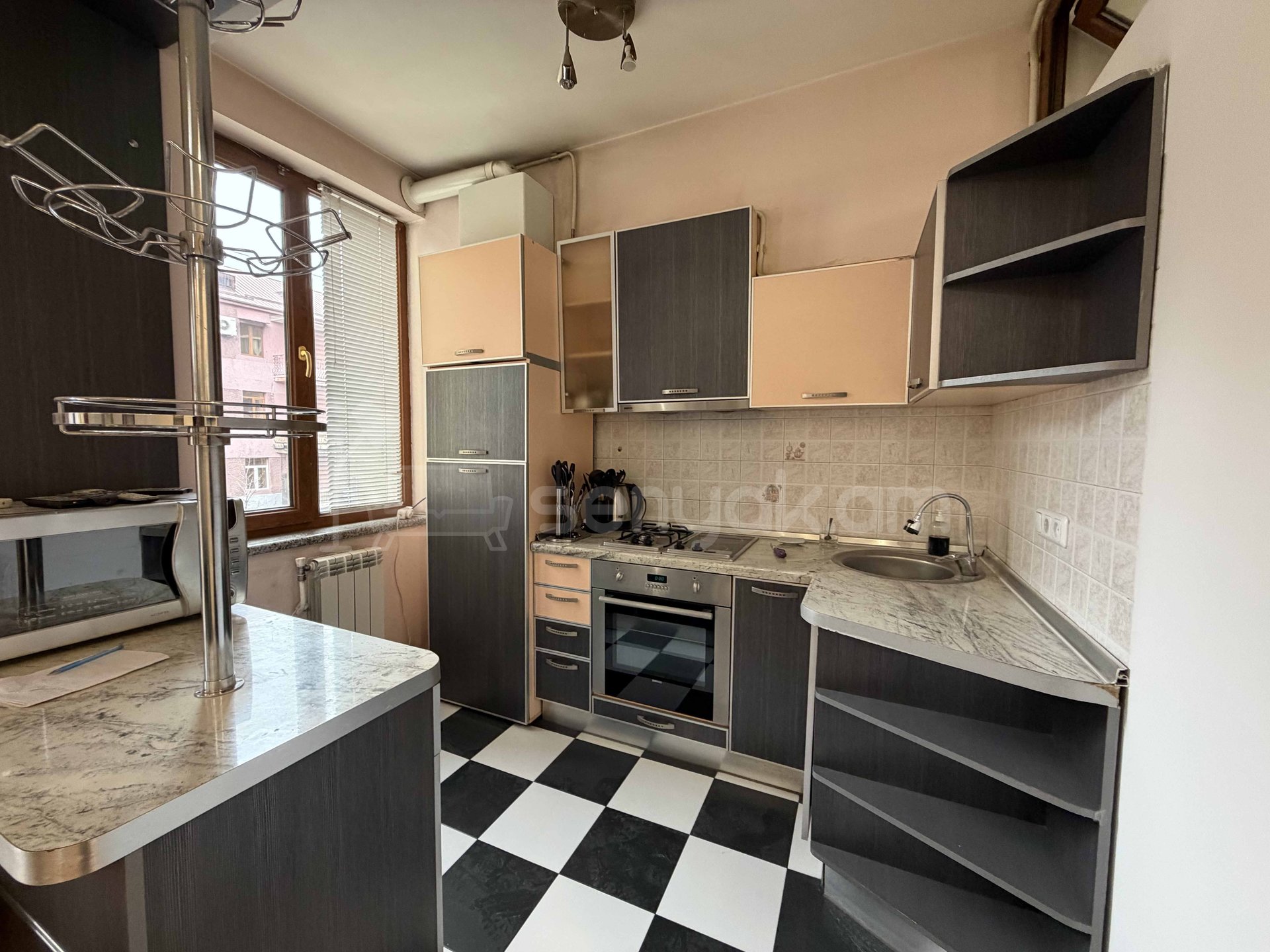 2 Սենյականոց Բնակարան Քարե Շենքում, 46քմ, 3/4 հարկ, Կապիտալ Վերանորոգված