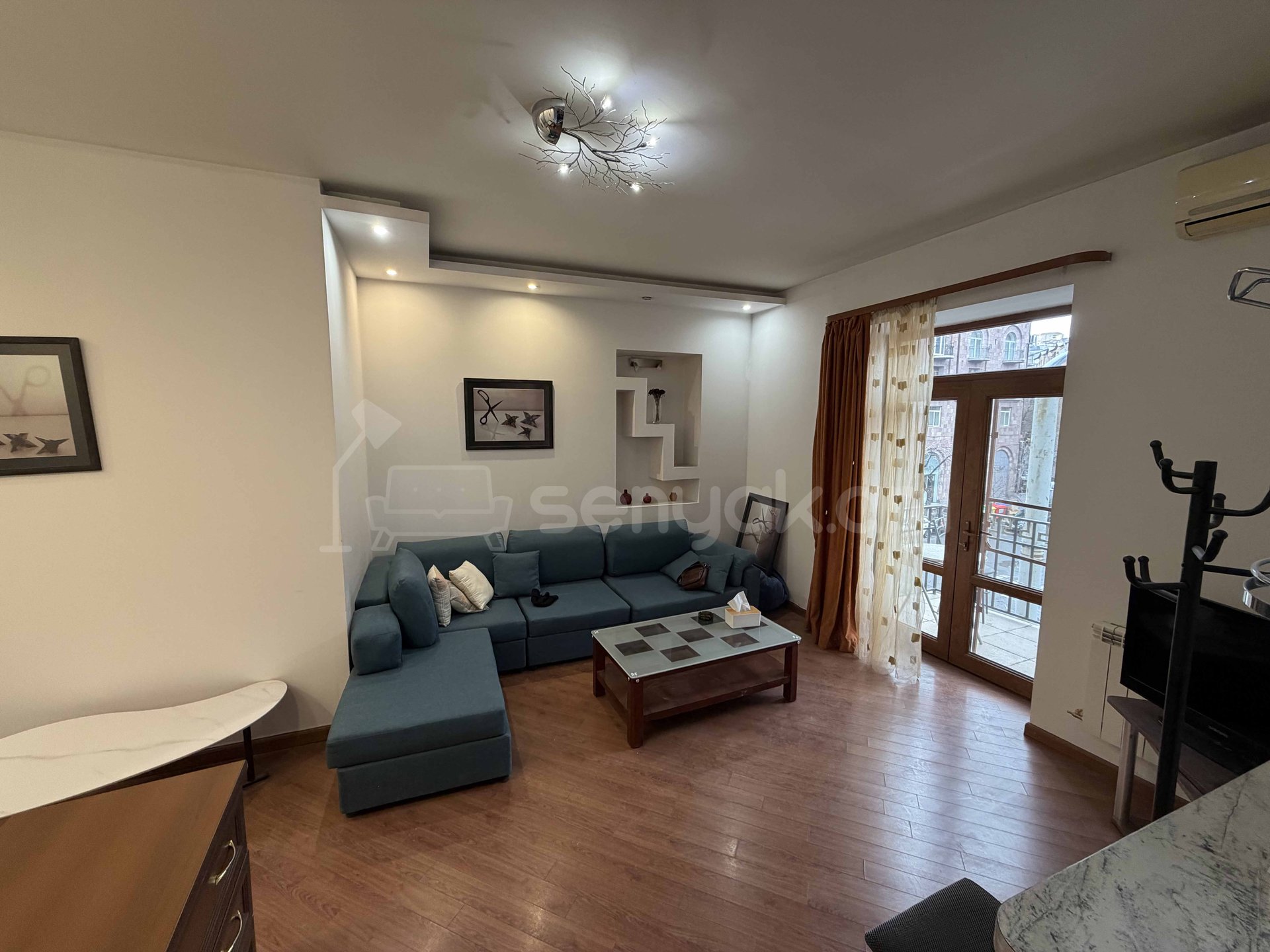 2 Սենյականոց Բնակարան Քարե Շենքում, 46քմ, 3/4 հարկ, Կապիտալ Վերանորոգված