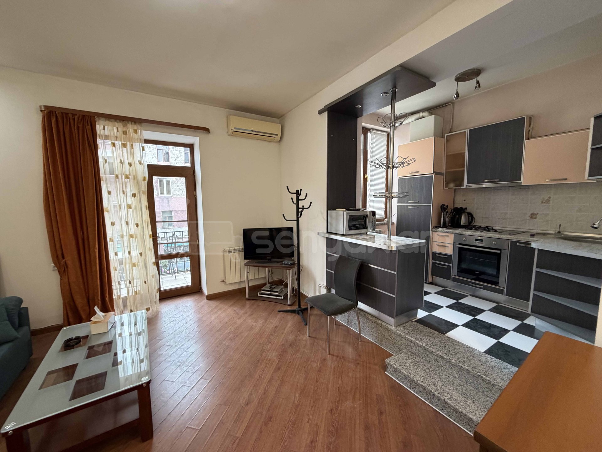 2 Սենյականոց Բնակարան Քարե Շենքում, 46քմ, 3/4 հարկ, Կապիտալ Վերանորոգված