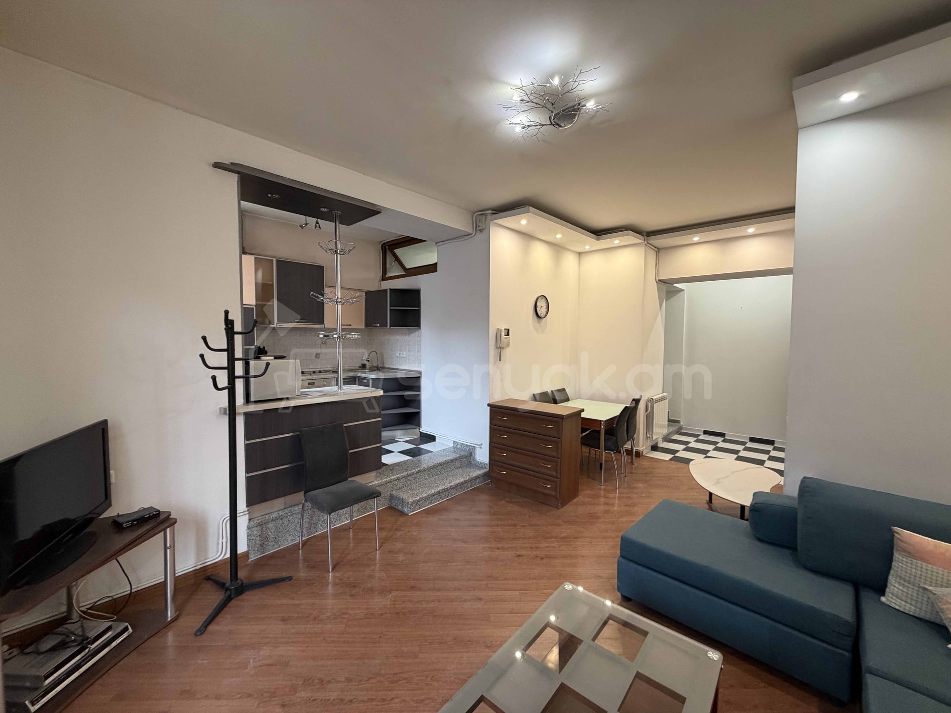 2 Սենյականոց Բնակարան Քարե Շենքում, 46քմ, 3/4 հարկ, Կապիտալ Վերանորոգված