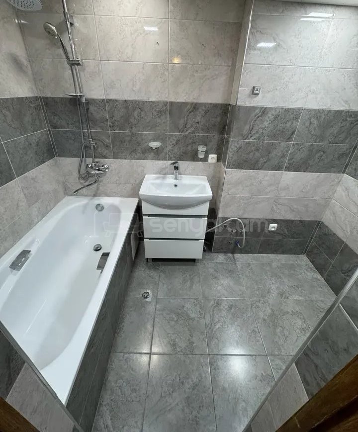 3 Սենյականոց Բնակարան, 76քմ, 3/12 հարկ, Կապիտալ Վերանորոգված