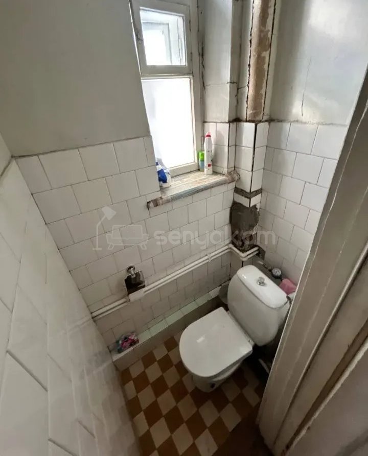 3 Սենյականոց Բնակարան Քարե Շենքում, 98քմ, 3/5 հարկ, Նորմալ Վիճակում