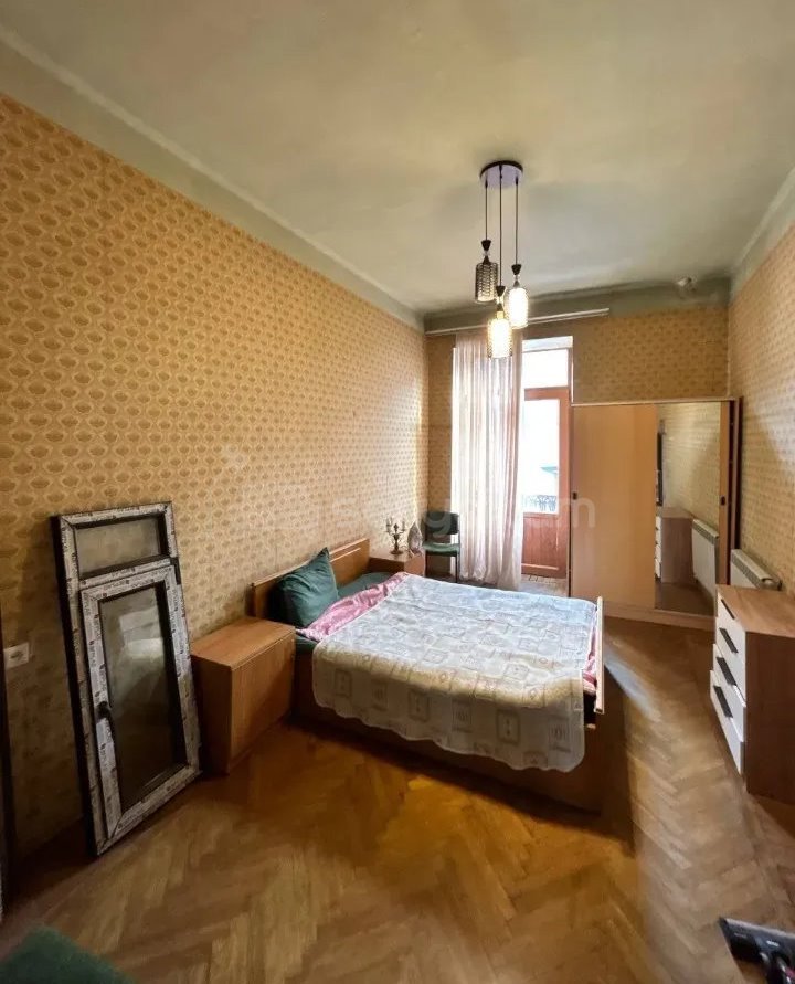 3 Սենյականոց Բնակարան Քարե Շենքում, 98քմ, 3/5 հարկ, Նորմալ Վիճակում