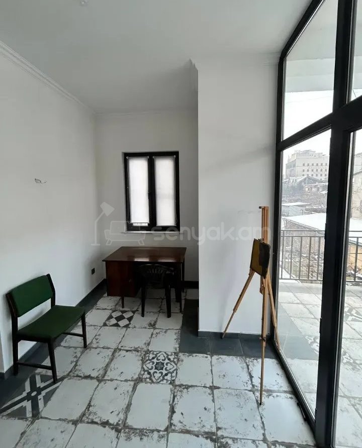 3 Սենյականոց Բնակարան Քարե Շենքում, 98քմ, 3/5 հարկ, Նորմալ Վիճակում