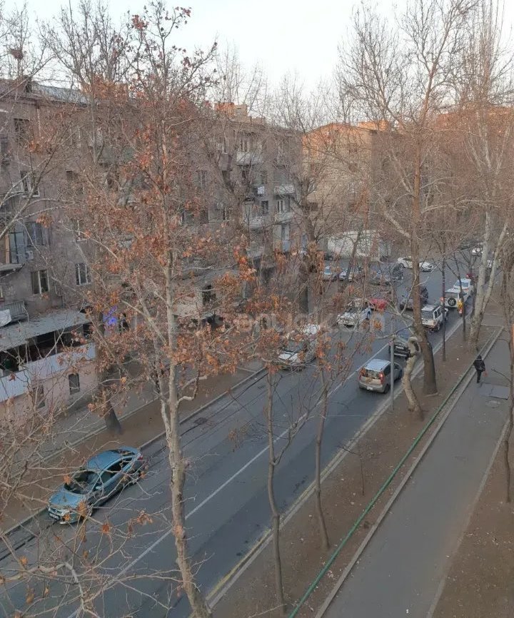 3 Սենյականոց Բնակարան Քարե Շենքում, 88քմ, 5/5 հարկ, Նորմալ Վիճակում