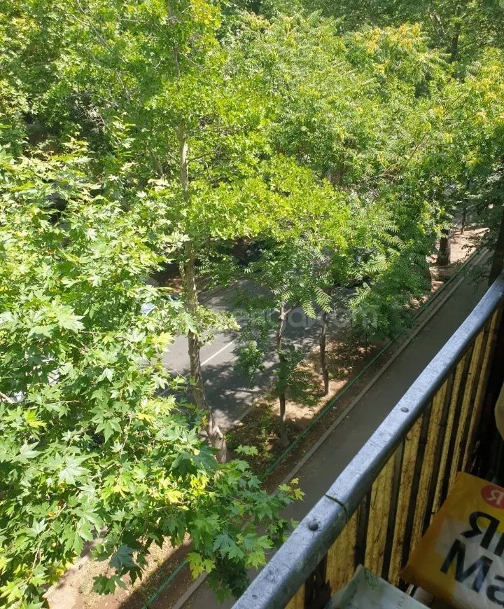 3 Սենյականոց Բնակարան Քարե Շենքում, 88քմ, 5/5 հարկ, Նորմալ Վիճակում