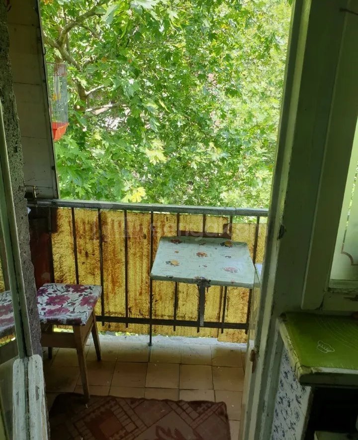 3 Սենյականոց Բնակարան Քարե Շենքում, 88քմ, 5/5 հարկ, Նորմալ Վիճակում