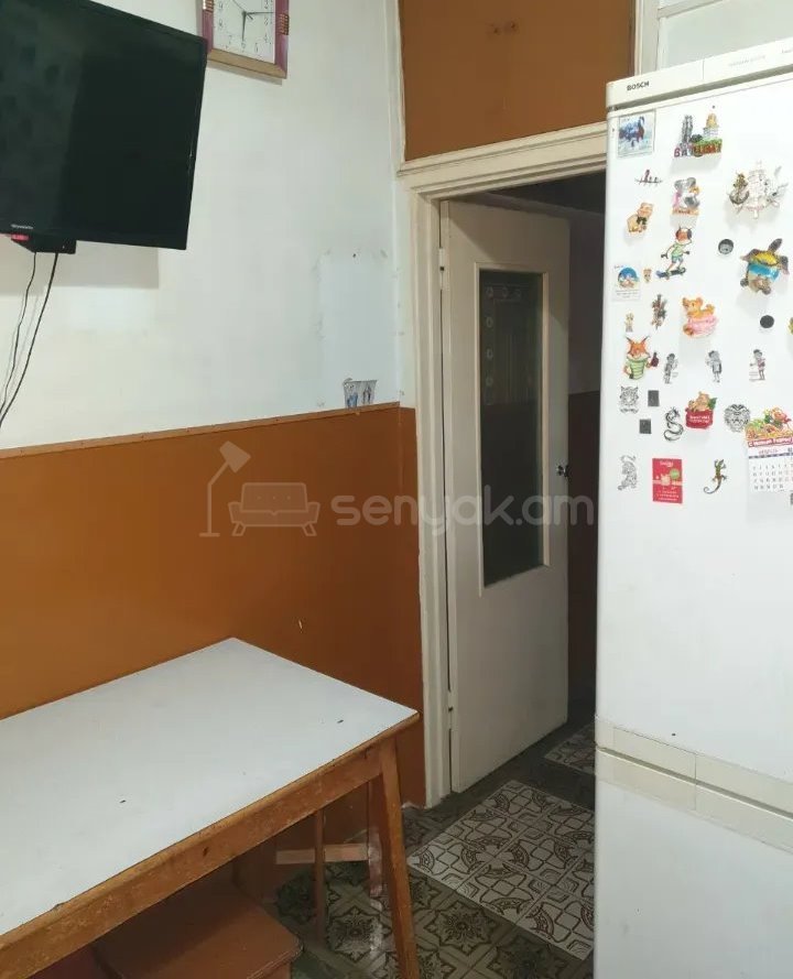 3 Սենյականոց Բնակարան Քարե Շենքում, 88քմ, 5/5 հարկ, Նորմալ Վիճակում