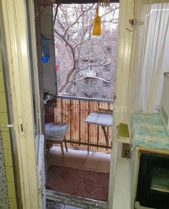 3 Սենյականոց Բնակարան Քարե Շենքում, 88քմ, 5/5 հարկ, Նորմալ Վիճակում