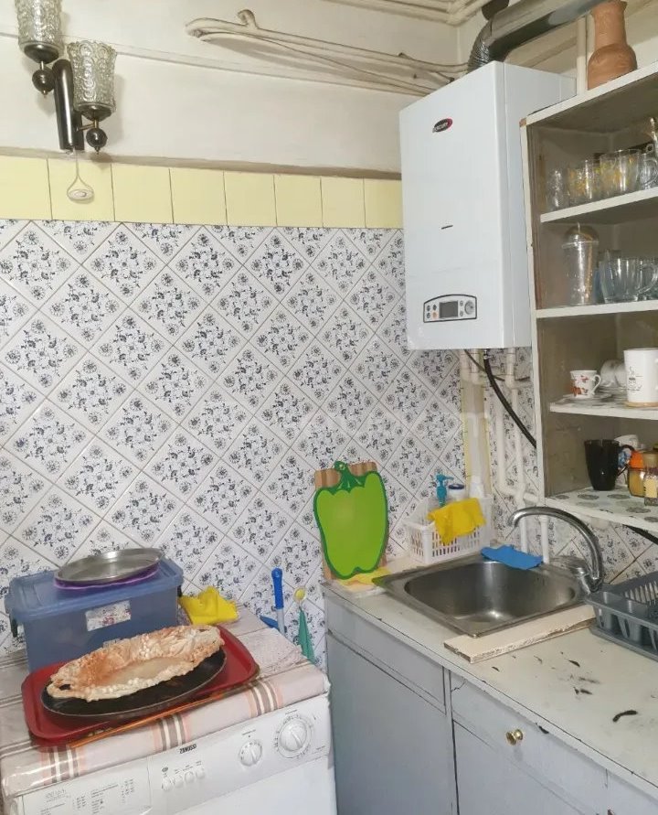 3 Սենյականոց Բնակարան Քարե Շենքում, 88քմ, 5/5 հարկ, Նորմալ Վիճակում