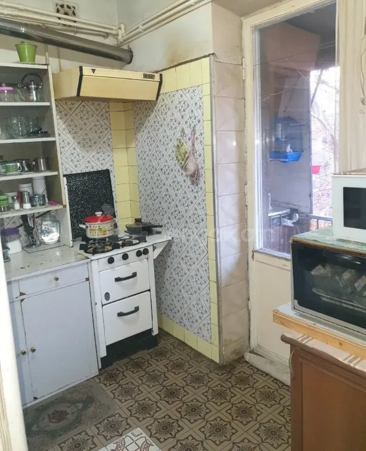 3 Սենյականոց Բնակարան Քարե Շենքում, 88քմ, 5/5 հարկ, Նորմալ Վիճակում