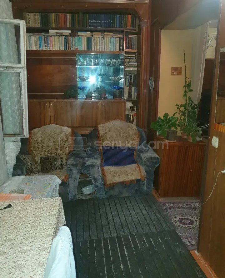 3 Սենյականոց Բնակարան Քարե Շենքում, 88քմ, 5/5 հարկ, Նորմալ Վիճակում