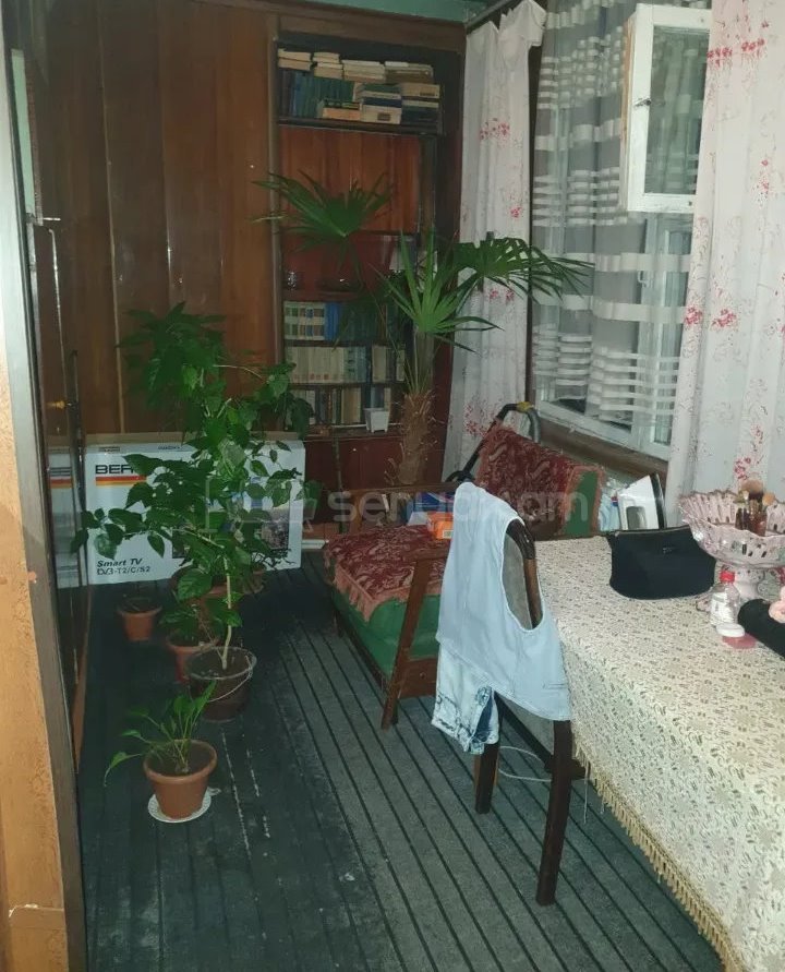 3 Սենյականոց Բնակարան Քարե Շենքում, 88քմ, 5/5 հարկ, Նորմալ Վիճակում