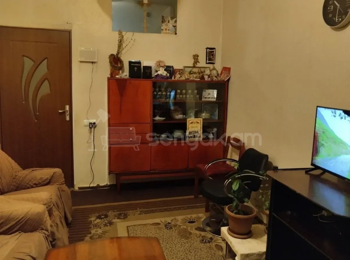 2 Սենյականոց Բնակարան Քարե Շենքում, 40քմ, 5/5 հարկ, Կոսմետիկ Վերանորոգված