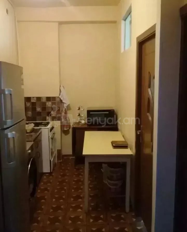 2 Սենյականոց Բնակարան Քարե Շենքում, 40քմ, 5/5 հարկ, Կոսմետիկ Վերանորոգված