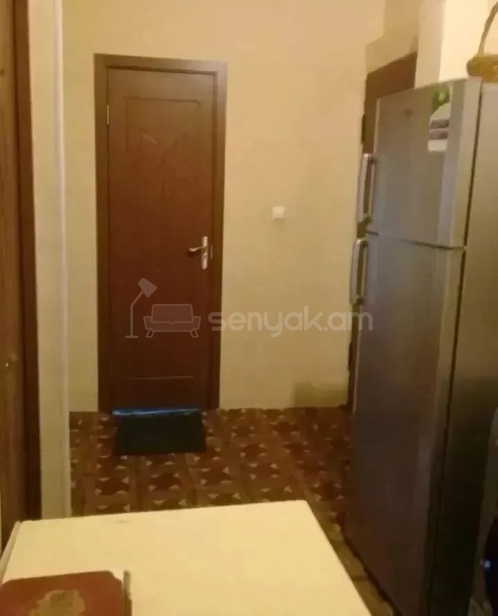 2 Սենյականոց Բնակարան Քարե Շենքում, 40քմ, 5/5 հարկ, Կոսմետիկ Վերանորոգված