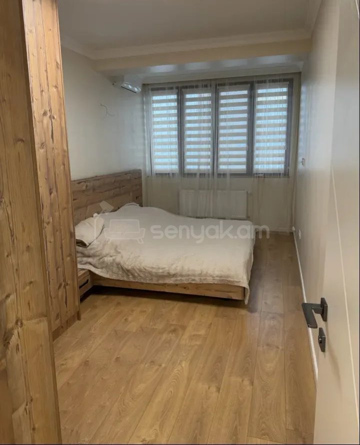 5 Սենյականոց Բնակարան Քարե Շենքում, 114քմ, 4/5 հարկ, Կապիտալ Վերանորոգված