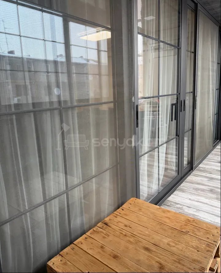 5 Սենյականոց Բնակարան Քարե Շենքում, 114քմ, 4/5 հարկ, Կապիտալ Վերանորոգված