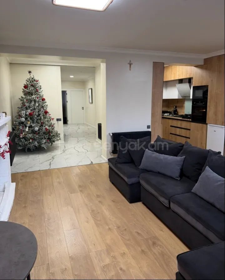 5 Սենյականոց Բնակարան Քարե Շենքում, 114քմ, 4/5 հարկ, Կապիտալ Վերանորոգված