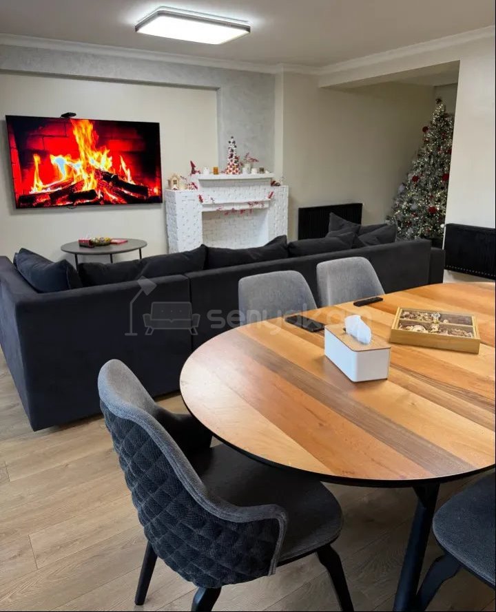 5 Սենյականոց Բնակարան Քարե Շենքում, 114քմ, 4/5 հարկ, Կապիտալ Վերանորոգված