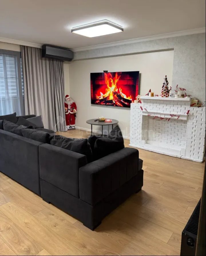 5 Սենյականոց Բնակարան Քարե Շենքում, 114քմ, 4/5 հարկ, Կապիտալ Վերանորոգված