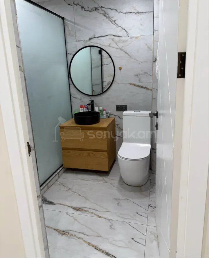 5 Սենյականոց Բնակարան Քարե Շենքում, 114քմ, 4/5 հարկ, Կապիտալ Վերանորոգված