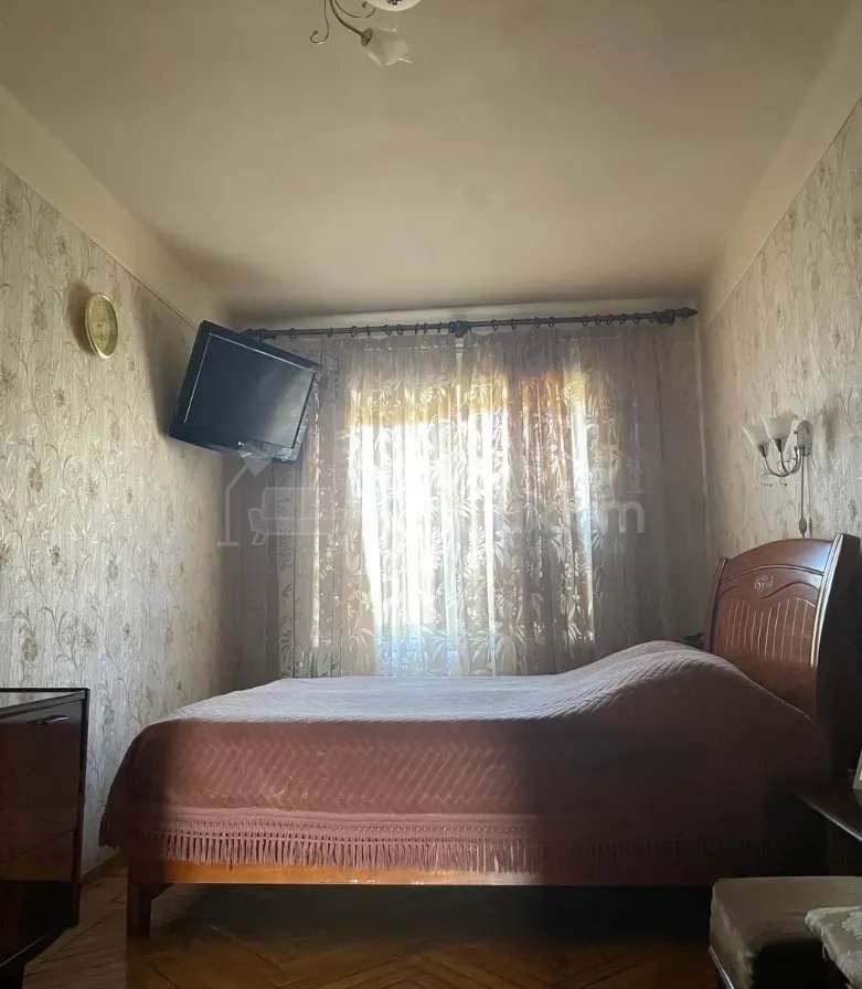 3 Սենյականոց Բնակարան Քարե Շենքում, 60քմ, 4/4 հարկ, Կապիտալ Վերանորոգված