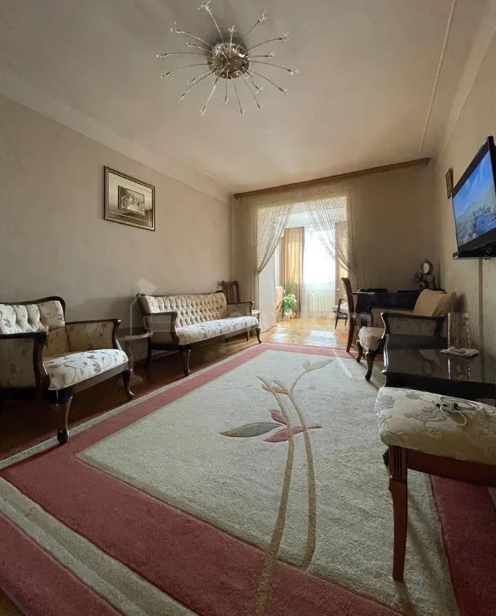 3 Սենյականոց Բնակարան Քարե Շենքում, 60քմ, 4/4 հարկ, Կապիտալ Վերանորոգված