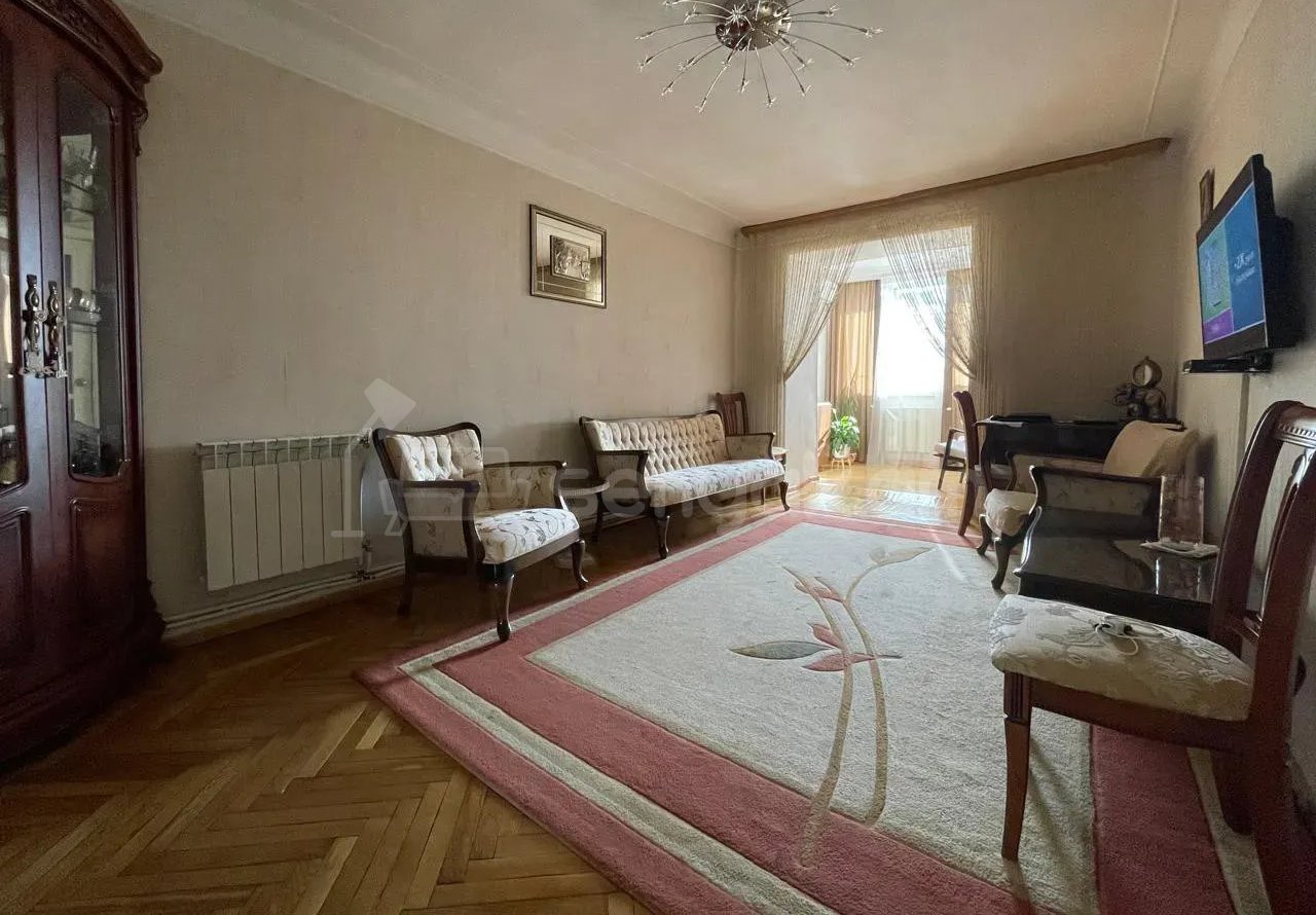 3 Սենյականոց Բնակարան Քարե Շենքում, 60քմ, 4/4 հարկ, Կապիտալ Վերանորոգված