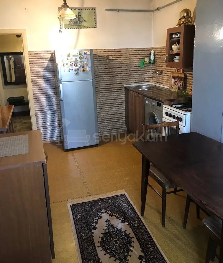 3 Սենյականոց Բնակարան Քարե Շենքում, 60քմ, 2/5 հարկ, Նորմալ Վիճակում