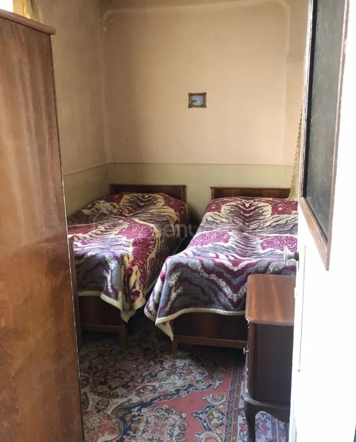 3 Սենյականոց Բնակարան Քարե Շենքում, 60քմ, 2/5 հարկ, Նորմալ Վիճակում